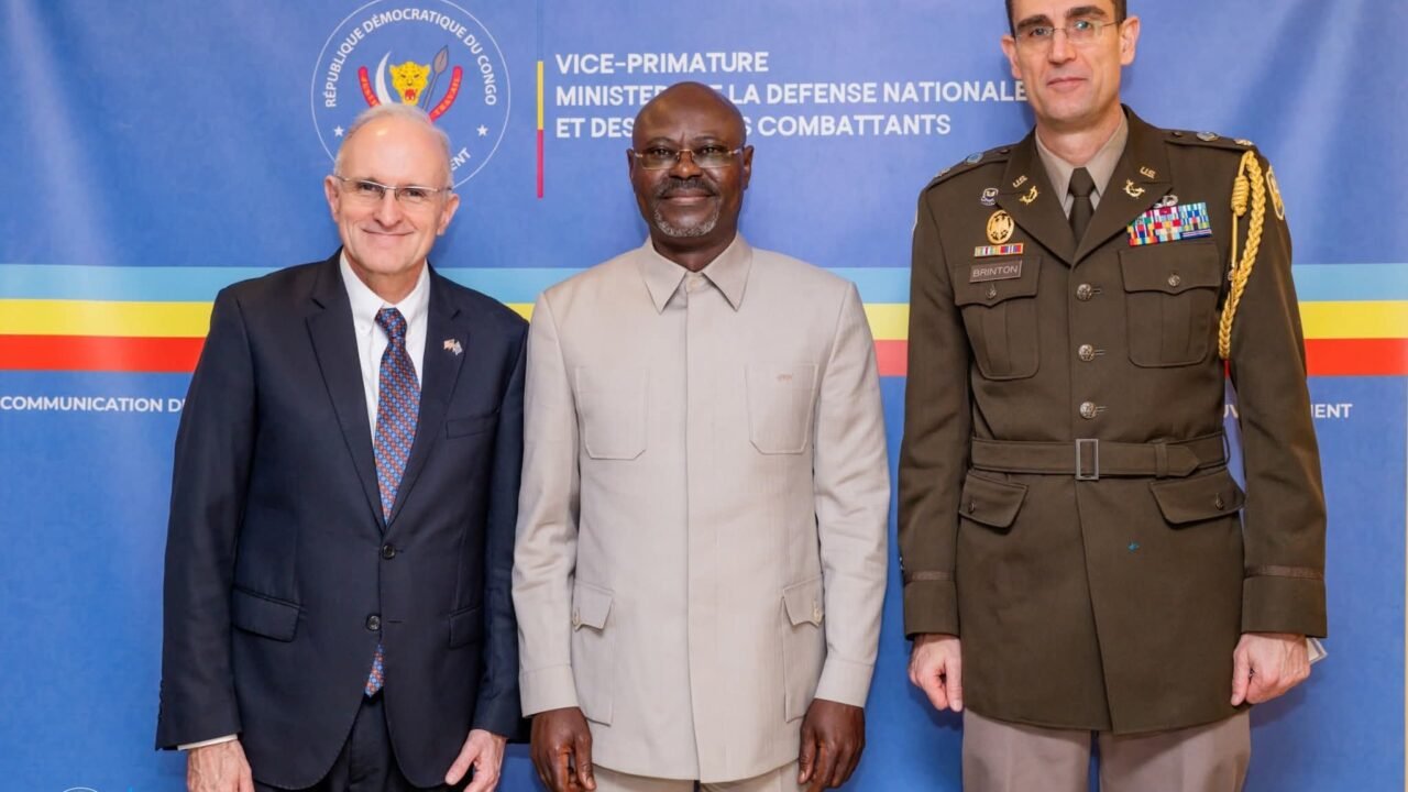 Coopération militaire : Guy Kabombo consolide le partenariat stratégique entre la RDC et les États-Unis
