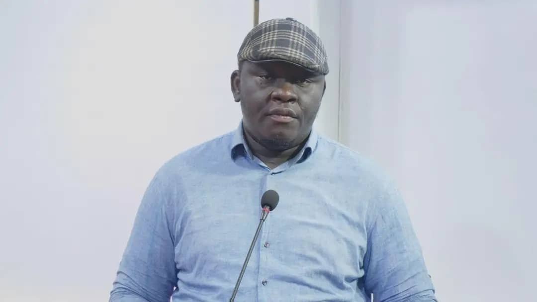 Acharnement médiatique : Benjamin Tshimuanga, un communicateur voyou, cible la gestion  » plus Blanche que neige » du DG de l&rsquo;ANADEC, Godefroid Kizaba