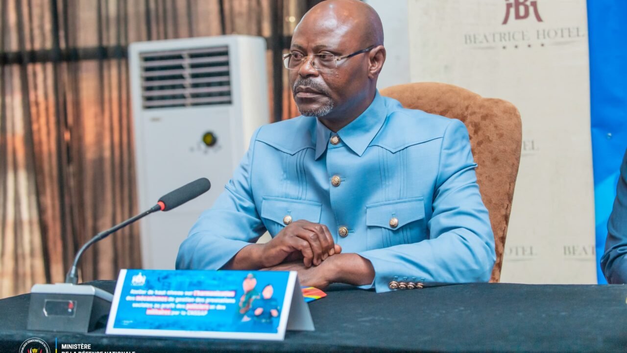 Protection sociale en RDC : Guy Kabombo salue l&rsquo;intégration des hommes en uniforme