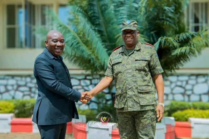 Jules Mulindwa à Bunia: Le prophète de la paix reçu par le gouverneur, un message fort pour réconcilier l&rsquo;Ituri