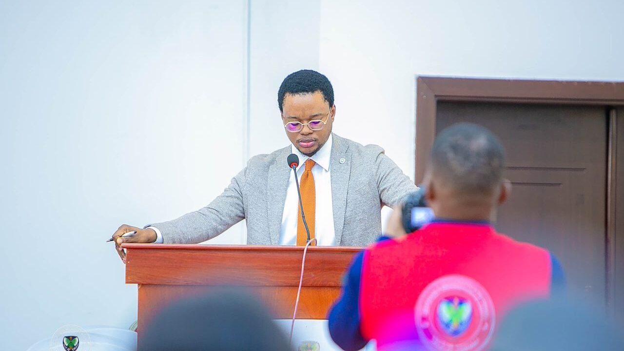 Kinshasa : Jared Phanzu dénonce une « violation manifeste » du Règlement intérieur