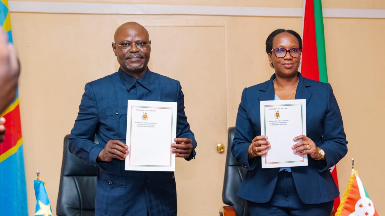 Coopération militaire renforcée : Guy Kabombo en mission diplomatique à Bujumbura