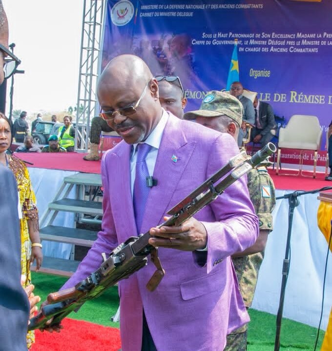 RDC : La Défense nationale reçoit un lot d’armes des ex-Miliciens Mobondo