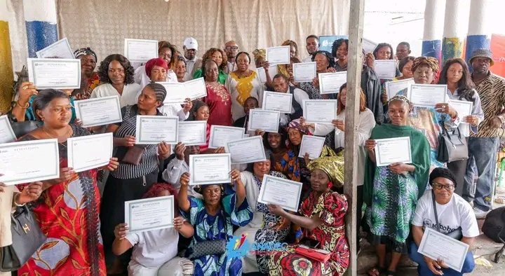 Bumbu : 250 « Mamans Malewa » reçoivent leurs brevets pour entrer dans l’entrepreneuriat formel