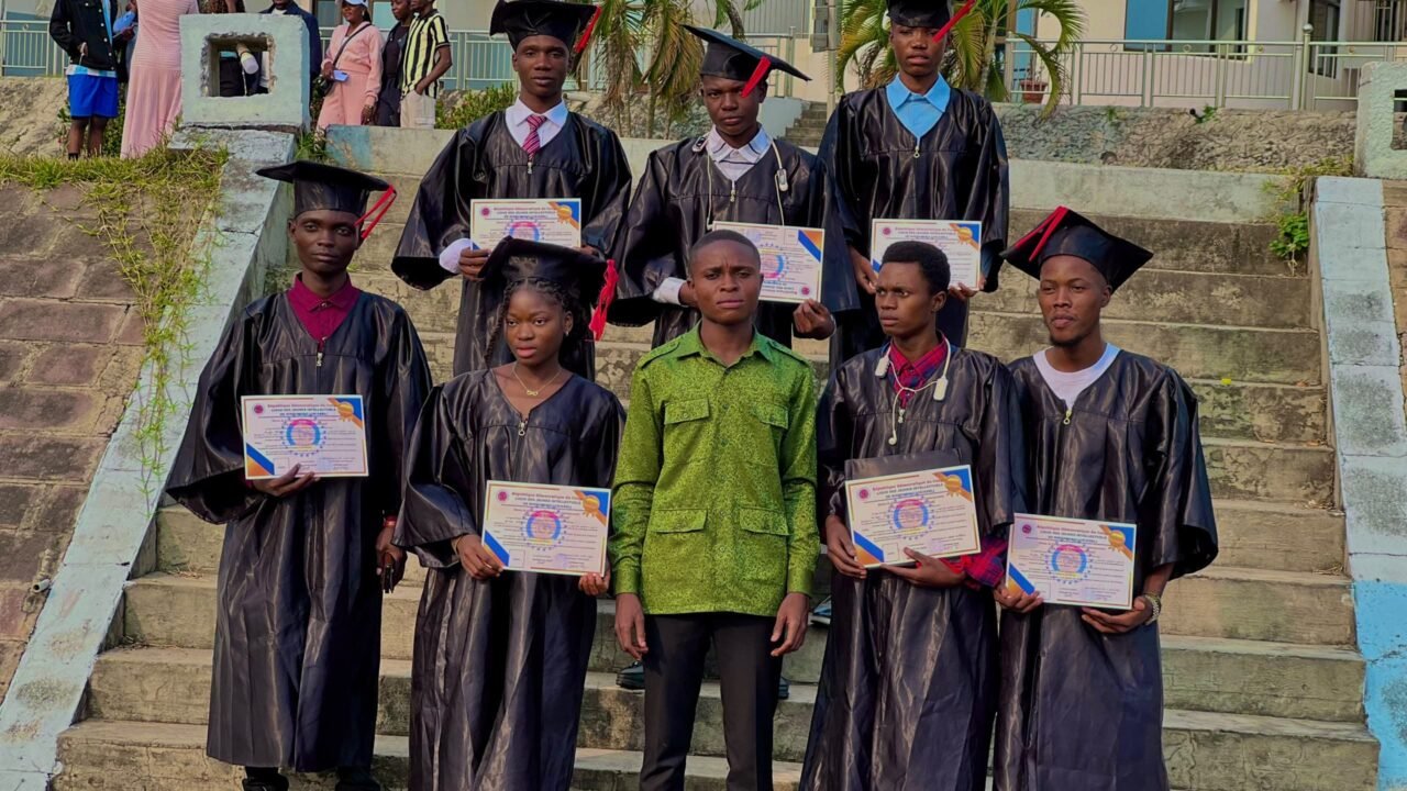 Plume, cameraman et montage : l&rsquo;Asbl « ligue des jeunes intellectuels de Kinshasa » lance sa première promotion de journalistes et caméraman communautaires