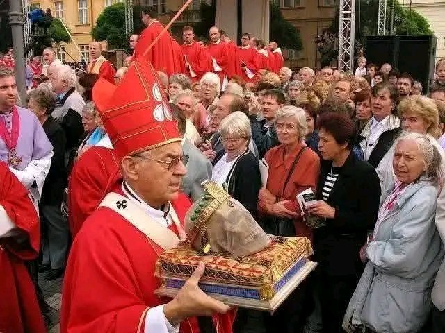 CULTE DES CRÂNES : L’ÉGLISE CATHOLIQUE DÉMASQUÉE, RÉVEIL TOI CONGO !