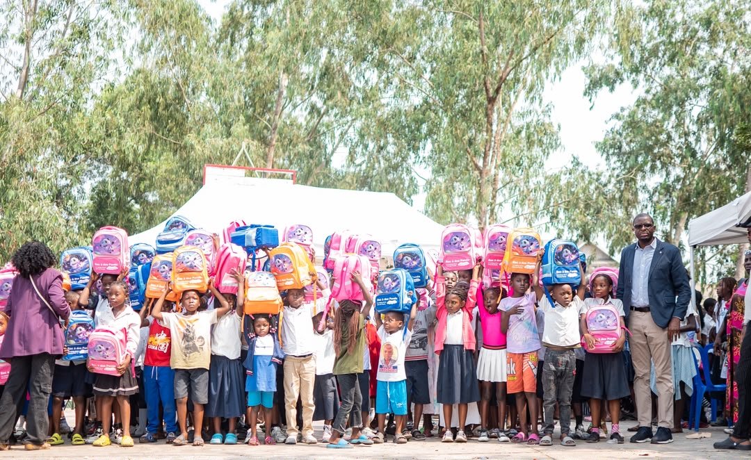 FUNA : « Les Amis de Patrick Muyaya » offrent 1.000 kits scolaires pour garantir une rentrée digne à 408 élèves