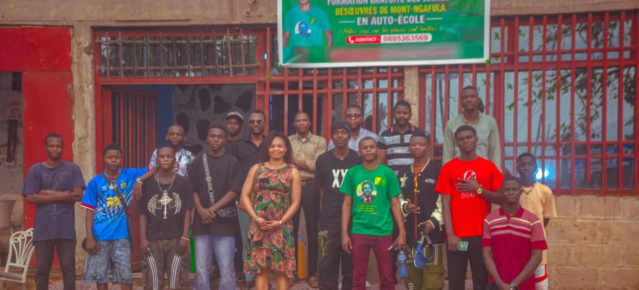 MONT-NGAFULA : CHADRACK NGWALA OFFRE UN MÉTIER À LA JEUNESSE AVEC UNE AUTO-ÉCOLE GRATUITE