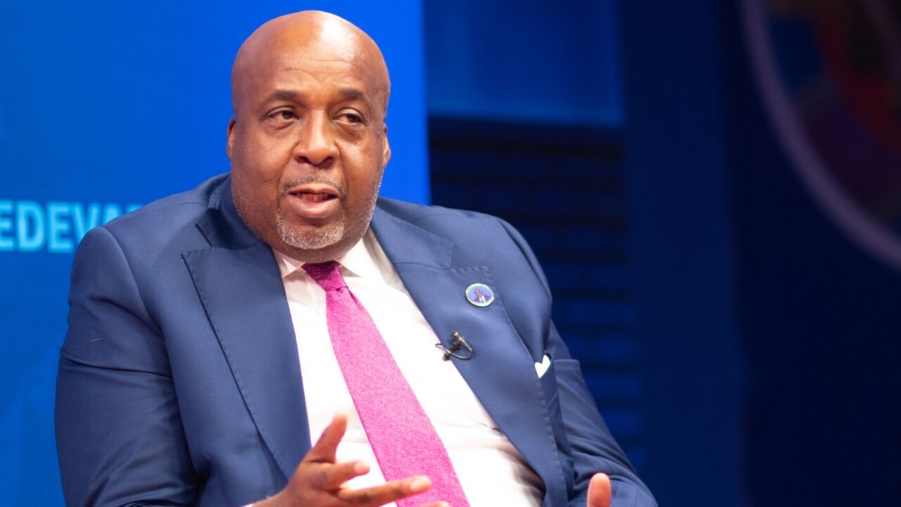 Souveraineté énergétique en RDC : Le ministre Molendo Sakombi dévoile un plan de choc pour combler le déficit électrique et booster l&rsquo;accès à l&rsquo;eau