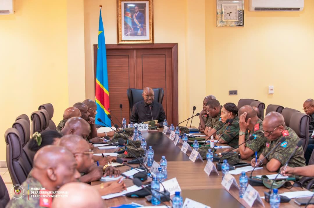 Crash à Kenge : Me Guy Kabombo Muadiamvita mobilise le haut commandement après le décès tragique de deux généraux de la justice militaire