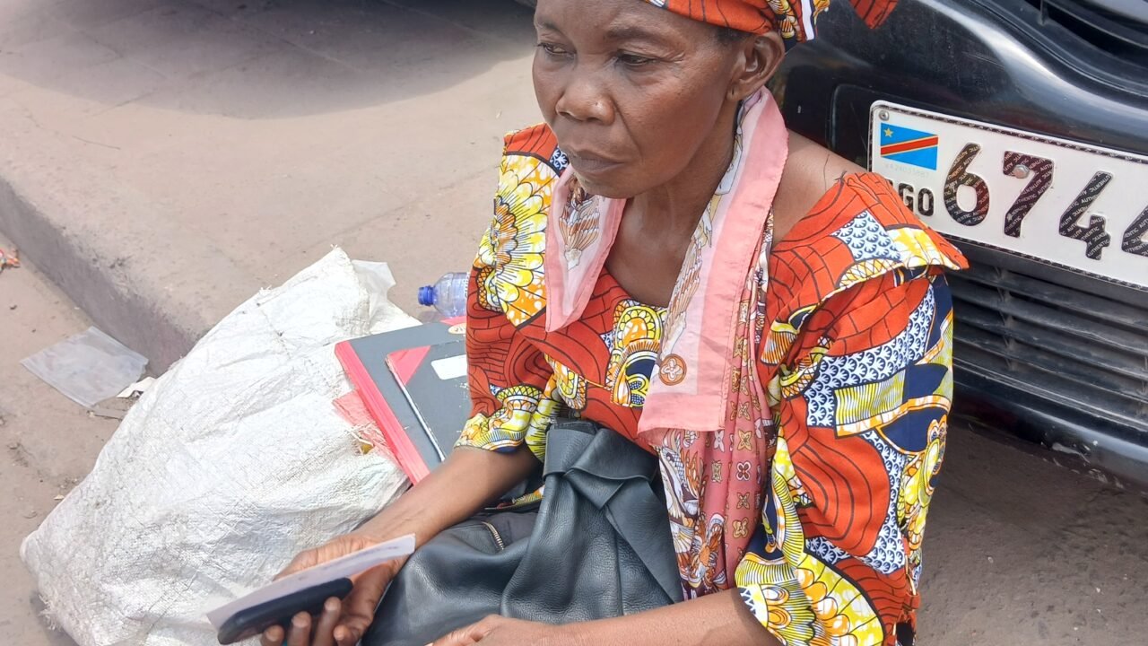 Kinshasa : Une veuve de militaire FARDC victime de violences policières sur le Boulevard du 30 Juin