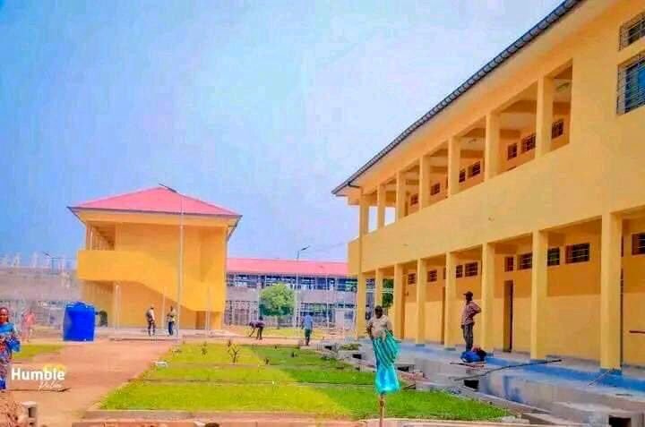 Kananga : le complexe scolaire La Renaissance fragilisé par le vent, la qualité des travaux en question