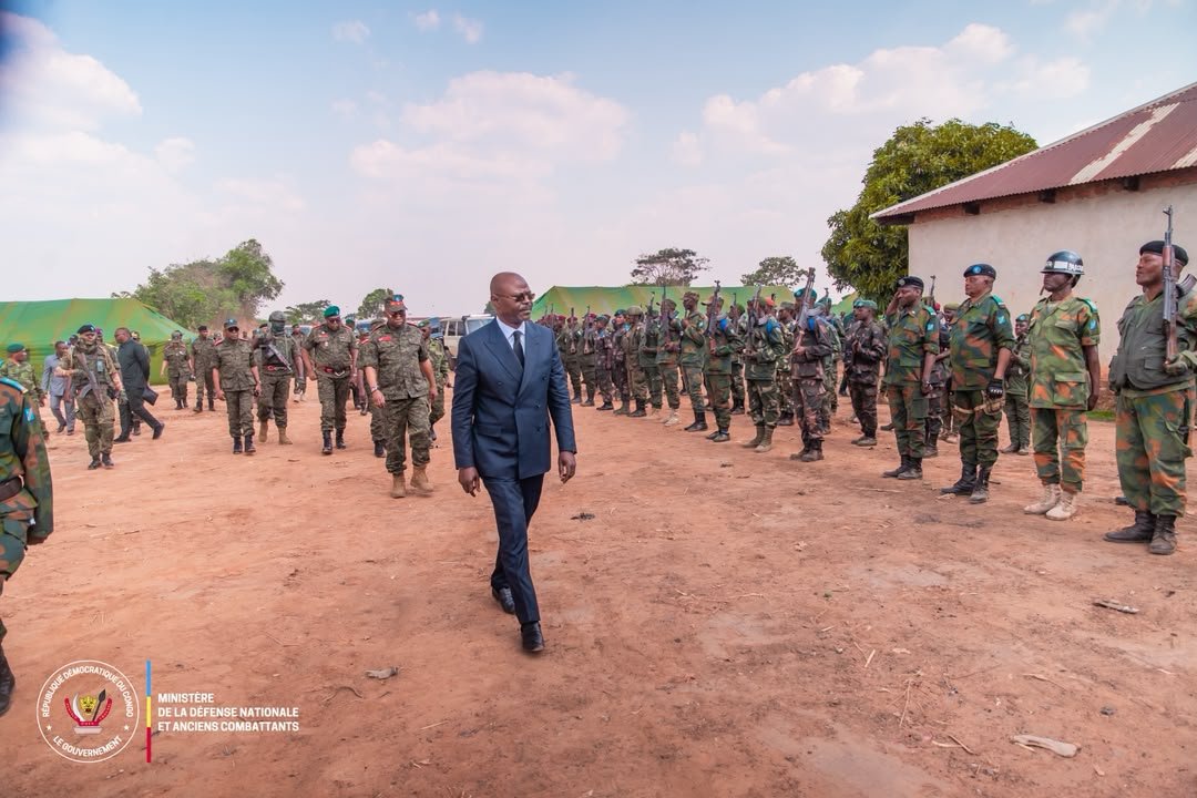 Défense nationale : de retour de Zambie, le VPM Guy Kabombo en visite d&rsquo;inspection à Lubumbashi